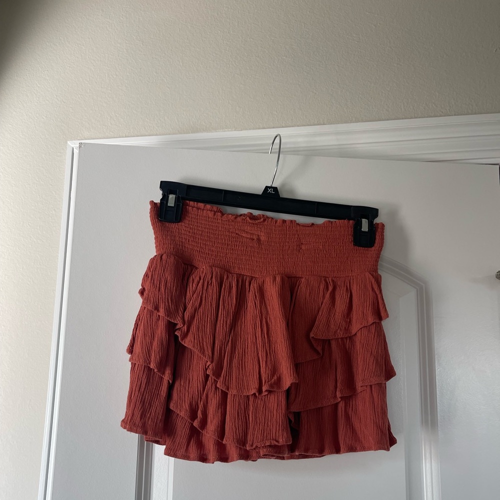 Super cute burnt orange skirt with built in shorts size small - Picture 2 of 3